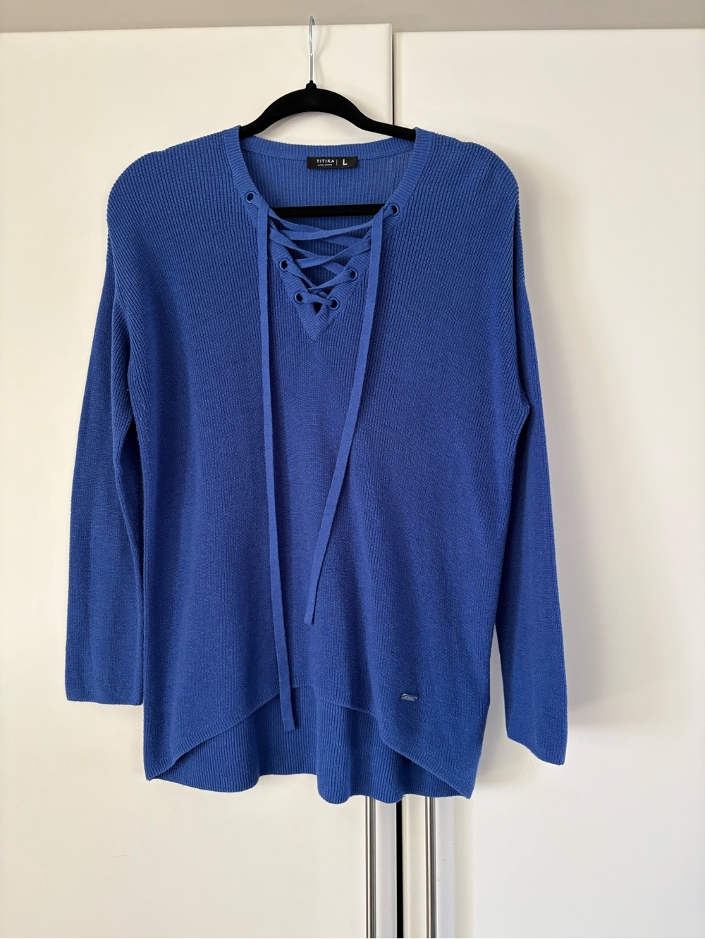 Titika Active Couture Blue Laced V-Neck Long Sleeve High-Low Knit Sweater Size L